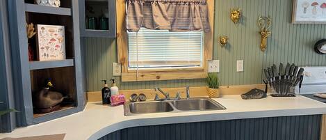 Geladeira, fogão, cooktop, cafeteira/chaleira