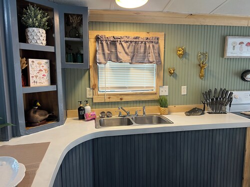 Charming 2-bedroom mobile home with WiFi and AC in Okeechobee