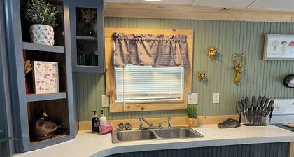 Charming 2-bedroom mobile home with WiFi and AC in Okeechobee