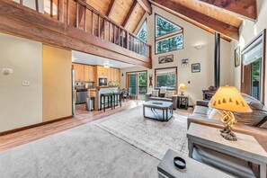 TV, peis og kontorer