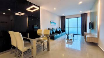 公寓, 2 间卧室 | 起居区 | 40-英寸电视(配备有线频道)