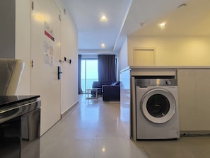 Apartment, 1 Queen Bed, Non Smoking | Living area | 40-inch TV with cable channels