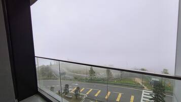 Apartment, 1 Queen Bed, Non Smoking | Balcony view