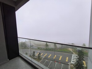 Apartment, 1 Queen Bed, Non Smoking | Balcony view