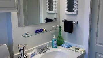 Toallas, jabón, champú y papel higiénico