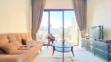 Apartment, 2 Bedrooms | Ruang tamu | 40 inci televisyen skrin rata dengan kabel