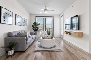 TV connectée, baby-foot, livres, imprimantes