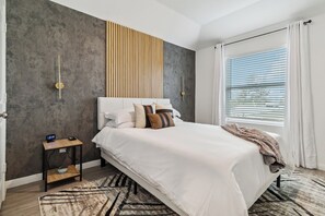 3 bedrooms, desk, iron/ironing board, travel cot - Cozy and Modern, 3 bedroom, 2 bathroom Home in Converse, TX/Near San Antonio. (Converse)