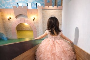 Interior - A castle where you can stayCocon Garden private villa / Kisarazu Chiba (Kisarazu)
