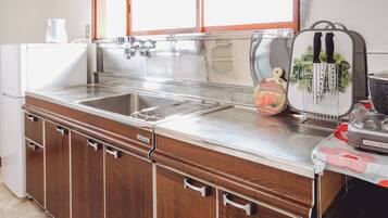 Fridge, microwave, stovetop, cookware/dishes/utensils