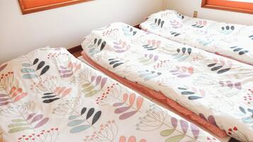 3 bedrooms, desk, iron/ironing board, free WiFi