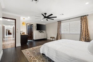 3 bedrooms, iron/ironing board, travel crib, free WiFi - Las Vegas Lux | Pool | Hot Tub | 10 Minutes From Strip (Las Vegas)