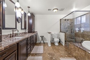 Hair dryer, towels - Las Vegas Lux | Pool | Hot Tub | 10 Minutes From Strip (Las Vegas)