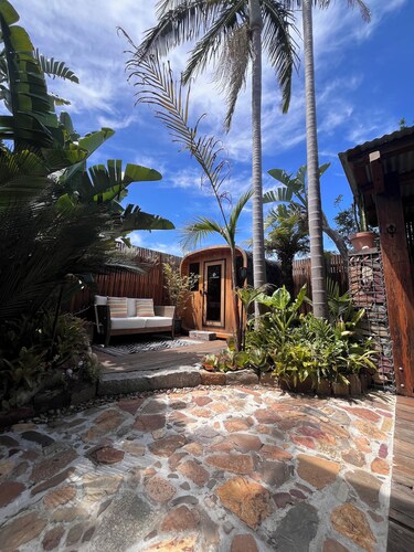Tathra Tides | Private Sauna | Walk to Beach & Cafes |Tropical Gardens