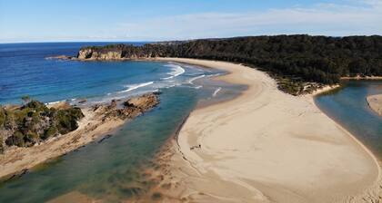 Tathra Tides | Walk to Beach & Shops | Private Sauna | Tropical Gardens
