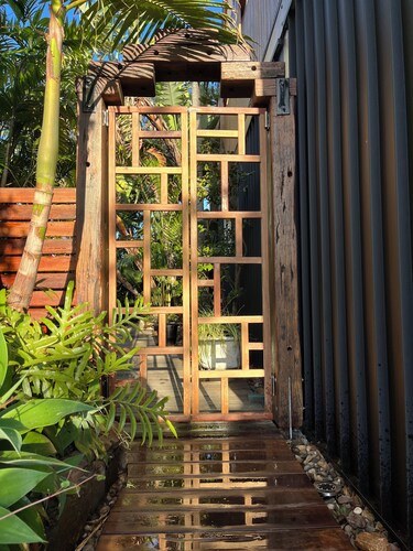 Tathra Tides | Walk to Beach & Shops | Private Sauna | Tropical Gardens