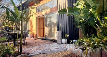 Tathra Tides | Private Sauna | Walk to Beach & Cafes |Tropical Gardens
