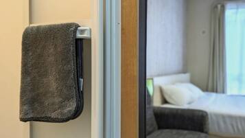 1 bedroom, desk, free WiFi, bed sheets