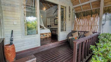Deluxe bungalow, uitzicht op tuin | Terras