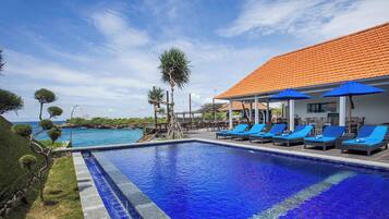 12 kolam renang outdoor