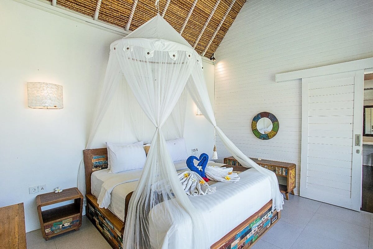 Deluxe Bungalow, 3 Bedrooms, Garden View | 2 bedrooms, laptop workspace, free WiFi, bed sheets