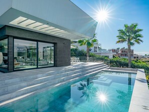 Et oppvarmet basseng