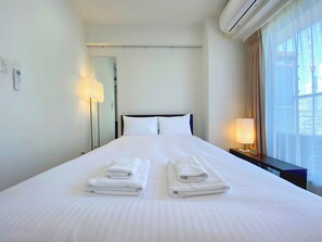 1 bedroom, desk, Internet, bed sheets