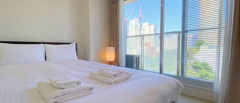 1 bedroom, desk, internet, bed sheets