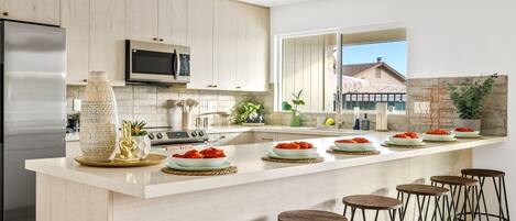 Réfrigérateur, micro-ondes, four, plaque de cuisson