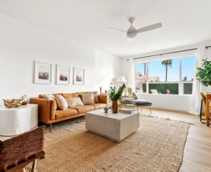 Smart-TV, peis, videospill og bøker