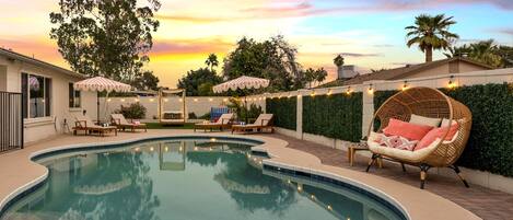 حمّام سباحة خارجي، حمّام سباحة مُدفَّأ