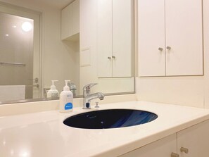Hair dryer, towels