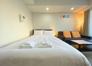 1 bedroom, desk, Internet, bed sheets