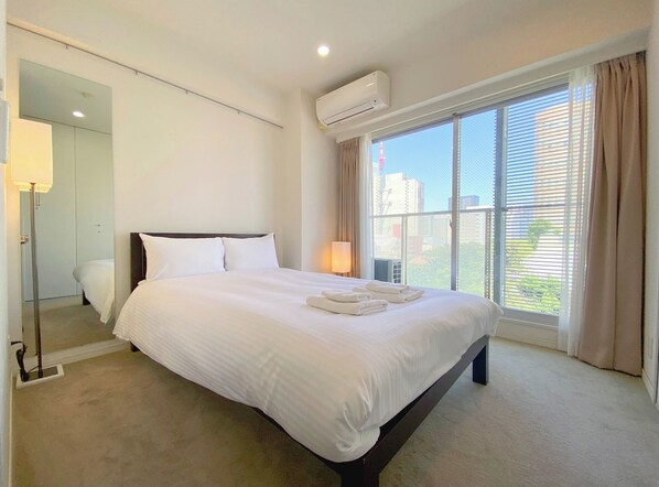 1 bedroom, desk, Internet, bed sheets