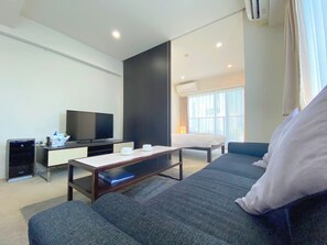 1 bedroom, desk, Internet, bed sheets