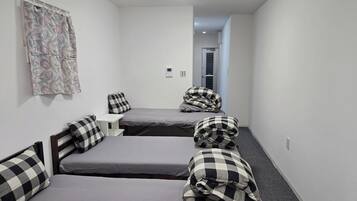 1 bedroom, desk, free WiFi, bed sheets