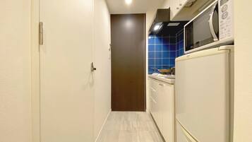 Fridge, microwave, stovetop, cookware/dishes/utensils