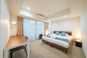 1 bedroom, desk, Internet, bed sheets