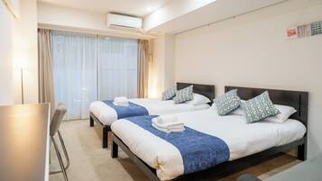 1 bedroom, desk, internet, bed sheets