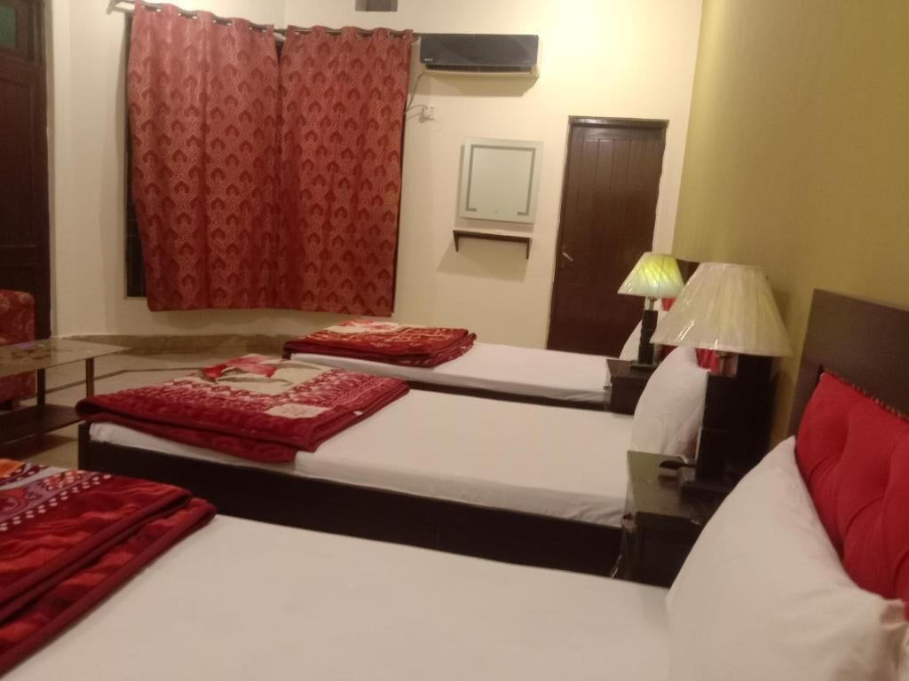 Standard Triple Room | Iron/ironing board, free WiFi