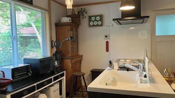 Fridge, microwave, stovetop, cookware/dishes/utensils