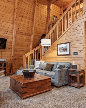 Smart TV, fireplace, table football, books - Bisonhead Cabin | Fire Pit + Hot Tub & Near Lake! (Island Park)