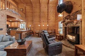 تلفزيون ذكي، مدفأة، كرة قدم الطاولة، كُتُب