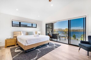 3 bedrooms, desk, iron/ironing board, travel cot