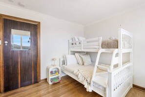 3 chambres, fer et planche à repasser, Wi-Fi, draps fournis