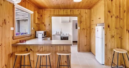Lemonade by the Beach: Serene Huon Valley Retreat with Water Views