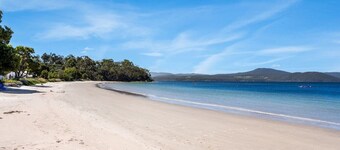 Lemonade by the Beach: Serene Huon Valley Retreat with Water Views