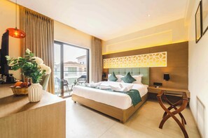 Free minibar, desk, laptop workspace, free WiFi - Vilmaris Luxury Hotel in Calangute (Calangute)