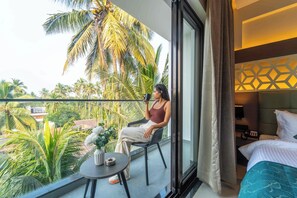 Free minibar, desk, laptop workspace, free WiFi - Vilmaris Luxury Hotel in Calangute (Calangute)