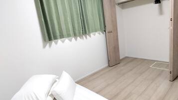 3 bedrooms, desk, iron/ironing board, free WiFi